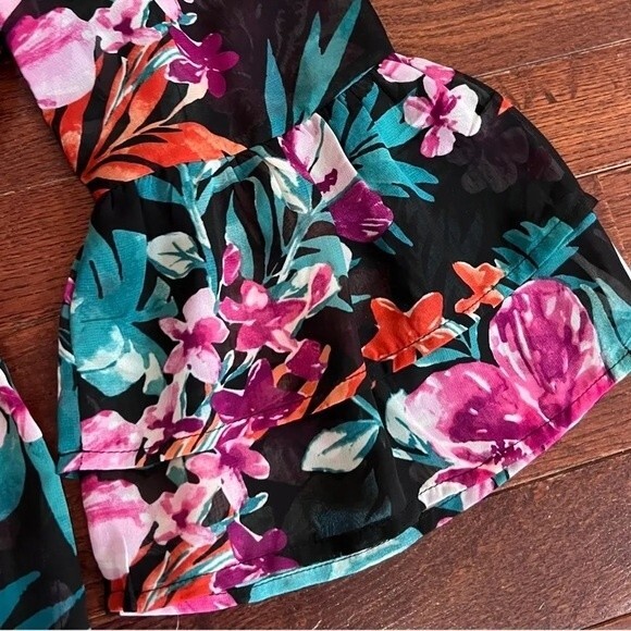 Apt 9 black layered flounce sleeve tropical floral top size small - Picture 4 of 6